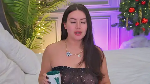 TrishaWinslet online show from December 15, 2025, 4:18 am