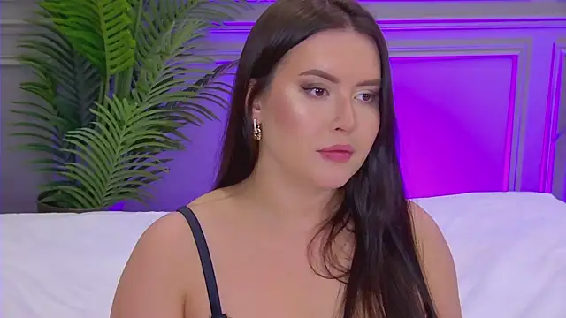 TrishaWinslet online show from October 12, 2025, 6:04 am