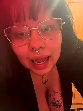 CrisyFerreira online show from October 16, 2025, 2:42 am