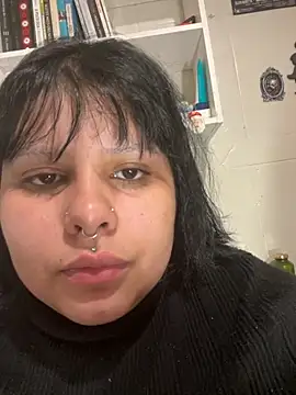 CrisyFerreira online show from October 22, 2025, 10:30 pm