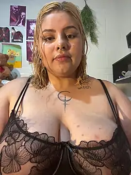 CrisyFerreira online show from March 2, 2025, 7:19 pm