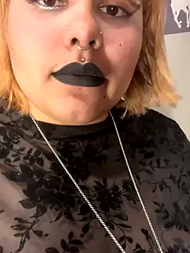 CrisyFerreira online show from October 3, 2025, 7:26 pm