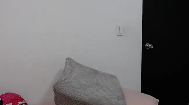 jjulietha95 online show from February 9, 2025, 6:33 am