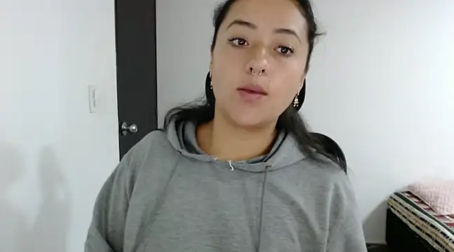 jjulietha95 online show from January 23, 2025, 8:46 am