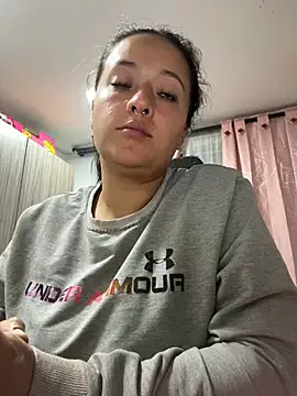 jjulietha95 online show from February 26, 2025, 12:20 am