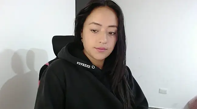 jjulietha95 online show from January 20, 2025, 8:52 am