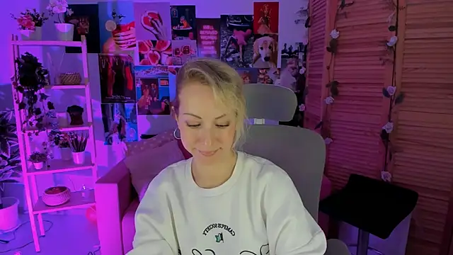 LylithSkye online show from March 9, 2025, 10:41 am