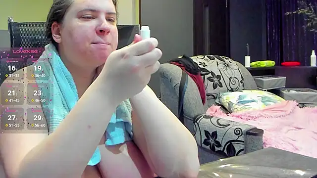 1lindsey1 online show from September 11, 2025, 1:38 am