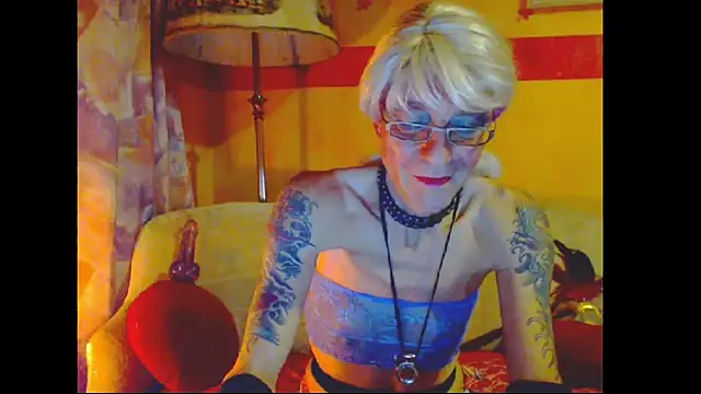 cuxladyboy online show from December 13, 2024, 5:00 pm