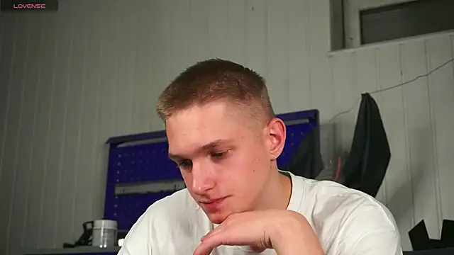 dustyn fox online show from October 21, 2025, 4:39 pm