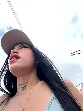 Effy Bonny online show from January 8, 2026, 4:57 pm