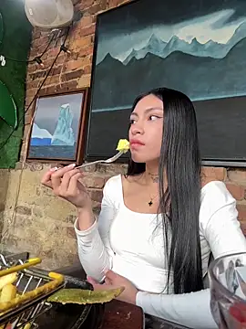 Effy Bonny online show from December 16, 2025, 6:23 pm