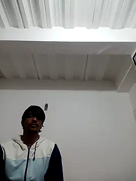 Leandona online show from November 3, 2025, 3:48 pm