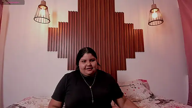  Shara Handal  online show from November 10, 2025, 2:16 am