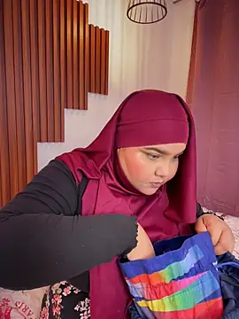  Shara Handal  online show from November 28, 2025, 6:24 am