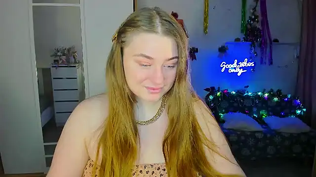 Snapshot of Demure_Smile chatting on December 6, 2024, 3:57 am Demure Smile online show from December 6, 2024, 3:57 am