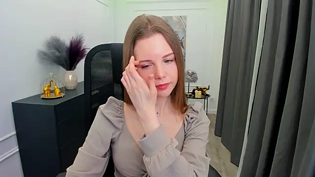 Snapshot of MileyWings chatting on March 3, 2026, 4:08 am MileyWings online show from March 3, 2026, 4:08 am