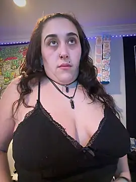 Snapshot of ThicBunz chatting on February 16, 2026, 10:29 pm ThicBunz online show from February 16, 2026, 10:29 pm