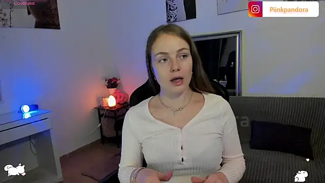 Piinkpandora online show from March 21, 2026, 8:35 pm