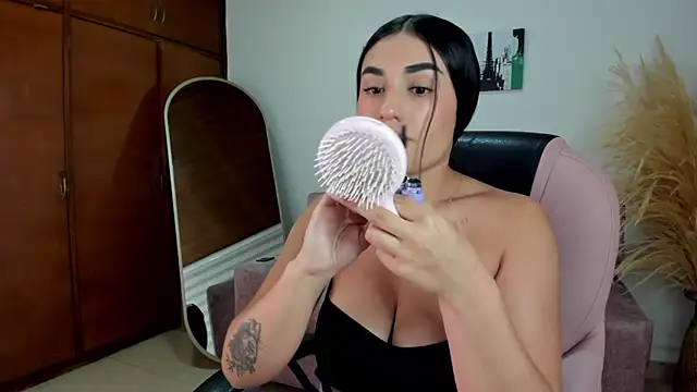 Alheli 16 online show from February 18, 2026, 12:23 pm