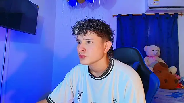 Snapshot of Nathan_Bluee chatting on March 3, 2026, 5:20 pm Nathan Bluee online show from March 3, 2026, 5:20 pm