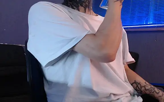 Snapshot of Andy_bapho chatting on December 1, 2025, 2:18 pm Andy bapho online show from December 1, 2025, 2:18 pm