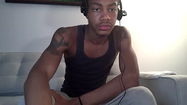 Snapshot of Skinnyblackman chatting on October 17, 2025, 10:55 pm Skinnyblackman online show from October 17, 2025, 10:55 pm