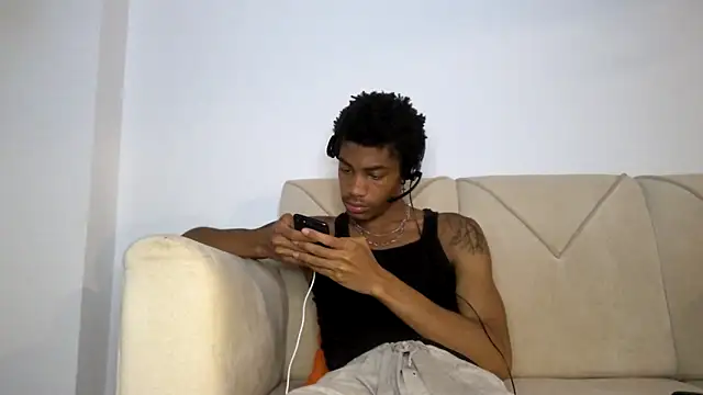 Snapshot of Skinnyblackman chatting on November 15, 2025, 3:43 am Skinnyblackman online show from November 15, 2025, 3:43 am