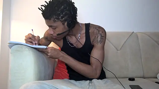 Snapshot of Skinnyblackman chatting on November 13, 2025, 12:25 am Skinnyblackman online show from November 13, 2025, 12:25 am