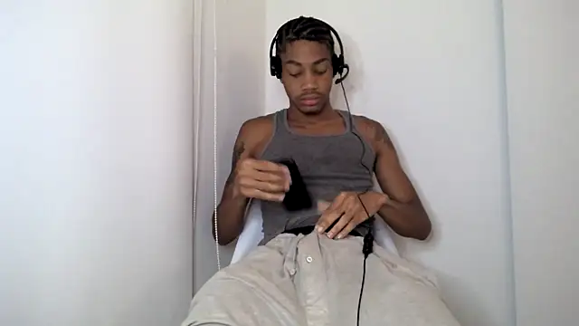 Snapshot of Skinnyblackman chatting on October 2, 2025, 2:37 am Skinnyblackman online show from October 2, 2025, 2:37 am