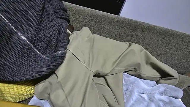 Snapshot of atom0407 chatting on December 14, 2024, 4:52 pm atom0407 online show from December 14, 2024, 4:52 pm