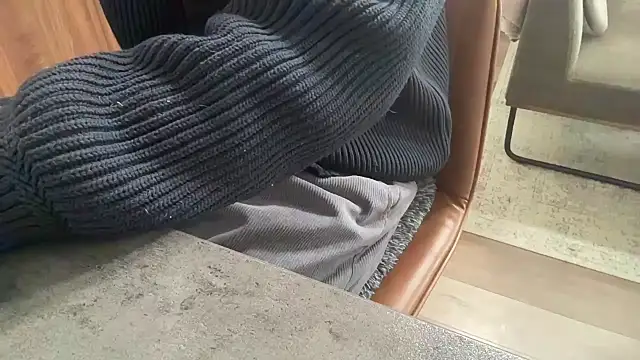 Snapshot of atom0407 chatting on March 10, 2026, 2:15 am atom0407 online show from March 10, 2026, 2:15 am