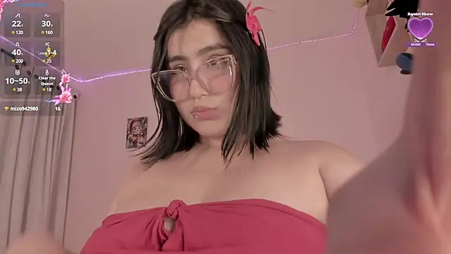 Snapshot of juli_juliana chatting on December 6, 2024, 5:28 pm juli juliana online show from December 6, 2024, 5:28 pm