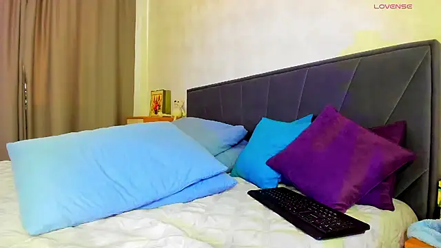  Luna Ly online show from March 2, 2025, 5:01 am