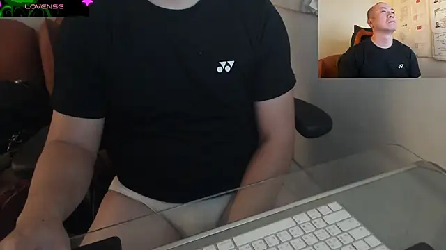 chih515 online show from December 17, 2024, 2:33 am