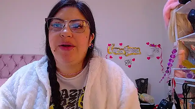 lanaqueen699 online show from July 9, 2026, 12:15 pm