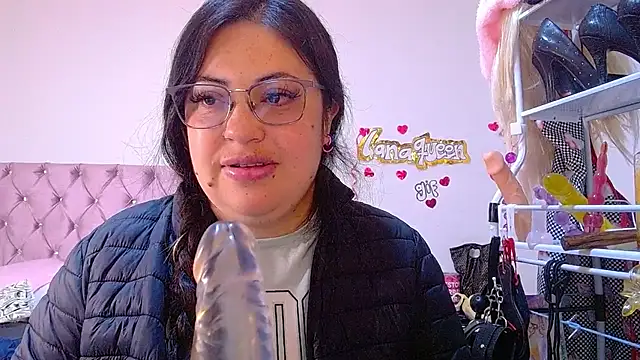 lanaqueen699 online show from July 6, 2026, 12:23 pm
