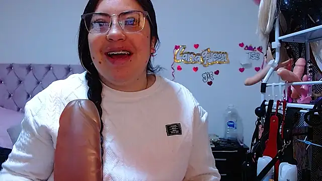 lanaqueen699 online show from April 8, 2026, 12:17 pm