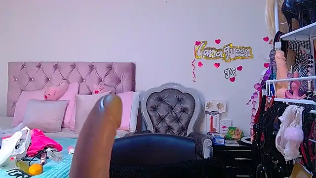 lanaqueen699 online show from May 21, 2026, 12:24 pm