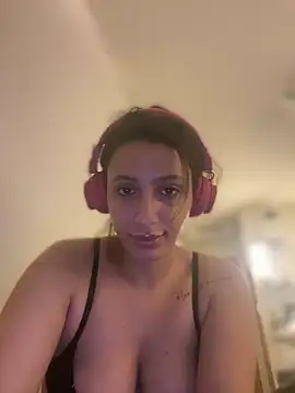 Snapshot of LunitaDollz chatting on November 25, 2025, 1:17 am LunitaDollz online show from November 25, 2025, 1:17 am