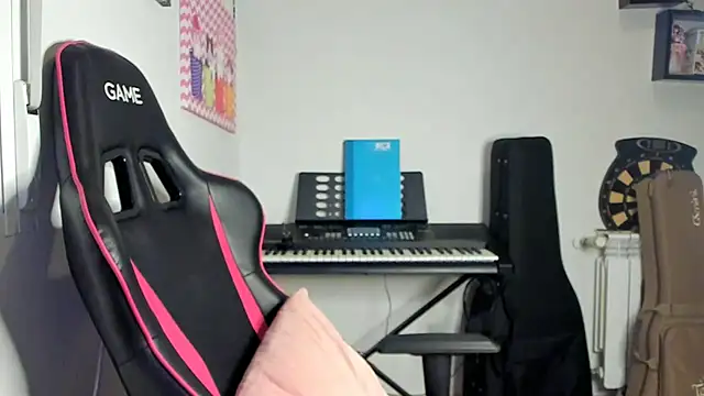 Snapshot of Ama_music chatting on February 13, 2026, 2:06 pm Ama music online show from February 13, 2026, 2:06 pm