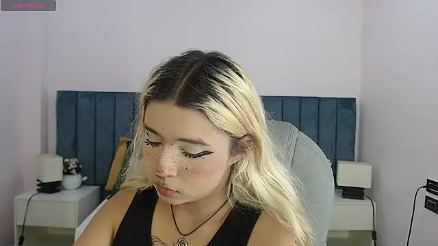 april bunnyy online show from April 17, 2026, 7:49 pm