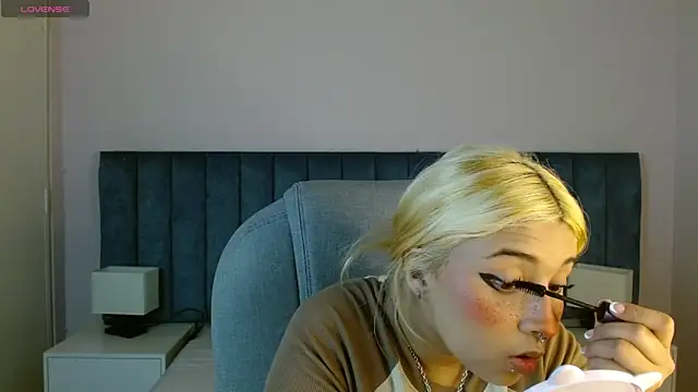 Snapshot of april_bunnyy chatting on March 4, 2025, 6:29 pm april bunnyy online show from March 4, 2025, 6:29 pm