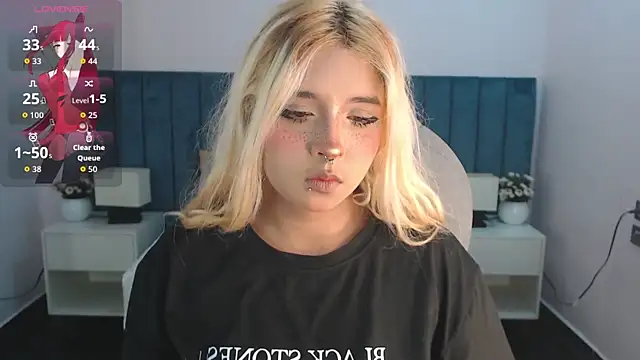 april bunnyy online show from November 19, 2025, 8:20 pm