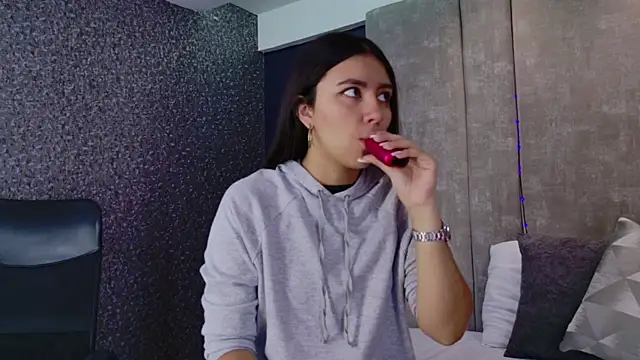 Larabrooks online show from December 16, 2025, 5:28 pm