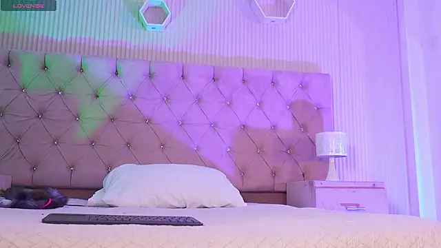 Snapshot of Melany_Luv chatting on January 31, 2026, 8:40 pm Melany Luv online show from January 31, 2026, 8:40 pm