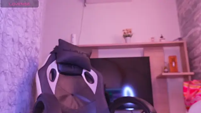 Melany Luv online show from April 13, 2026, 9:08 pm