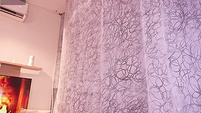 Melany Luv online show from April 2, 2026, 10:05 pm