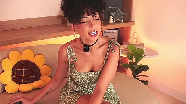 Snapshot of OSHUN_ chatting on May 21, 2026, 12:46 pm OSHUN online show from May 21, 2026, 12:46 pm