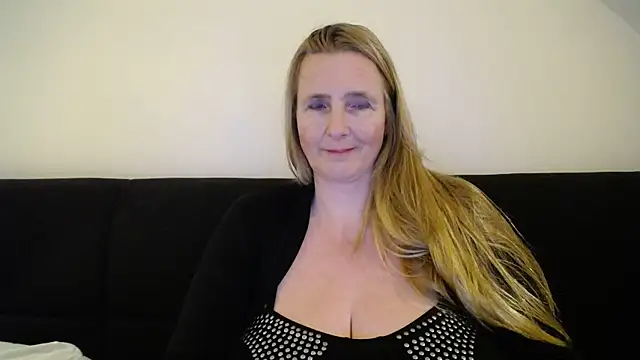 Snapshot of XXNikkie chatting on February 17, 2025, 11:11 pm XXNikkie online show from February 17, 2025, 11:11 pm